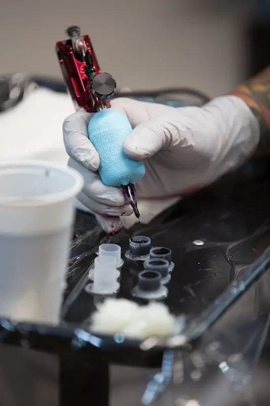 Sterile tattoo ink tray setup ensuring client safety